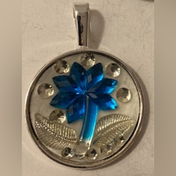 NEW Beautiful tree of life pendant - Picture 3 of 3